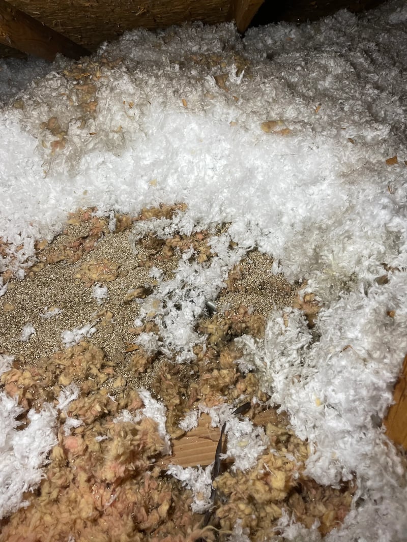 Vermiculate insulation with Asbestos (white)